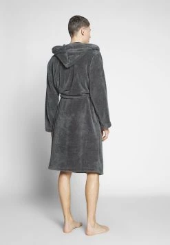 Prix Usine Pier One Peignoir sous-vêtements & chaussettes capuche homme -Promos Pier One Boutique c0a98bff0d7040bc9af7c1b11057f9de