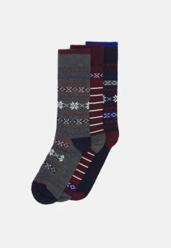 Pier One 3 PACK - Chaussettes Pas Cher sous-vêtements rayures homme -Promos Pier One Boutique c4a3a7fa8a6d4c94963680222eec56e2 1