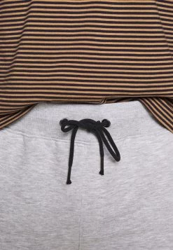 Pier One 2 PACK - Short - light grey /black Qualité garantie 100% pantalons normale homme -Promos Pier One Boutique c4d577d8c6314b53bc4b281d9e735af0