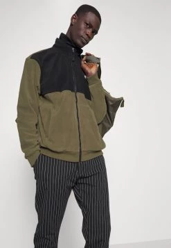 Pier One Prix Distinctifs Veste polaire pulls & gilets col officier homme -Promos Pier One Boutique c80b115cb8da4237871889c2536d8abe