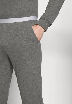 Prix Gelé Pier One LOUNGE HENLEY TROUSERS - Bas de pyjama pyjamas normale homme 11 Prix Gelé Pier One LOUNGE HENLEY TROUSERS - Bas de pyjama pyjamas normale homme -Promos Pier One Boutique c8816ea98241478a937b2a028204ec76