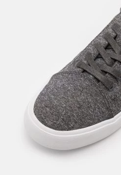 Pier One Prix Incroyables Baskets basses sneakers rond unisex -Promos Pier One Boutique c93191640e5742009c1245860f184f0e