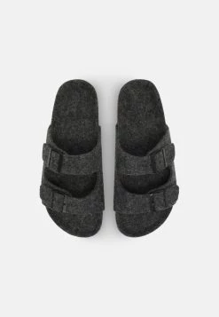 Pier One En Remise UNISEX - Mules sandales et tongs ouvert -Promos Pier One Boutique cb68aecce2494aa8a50a7f3410b86bfe