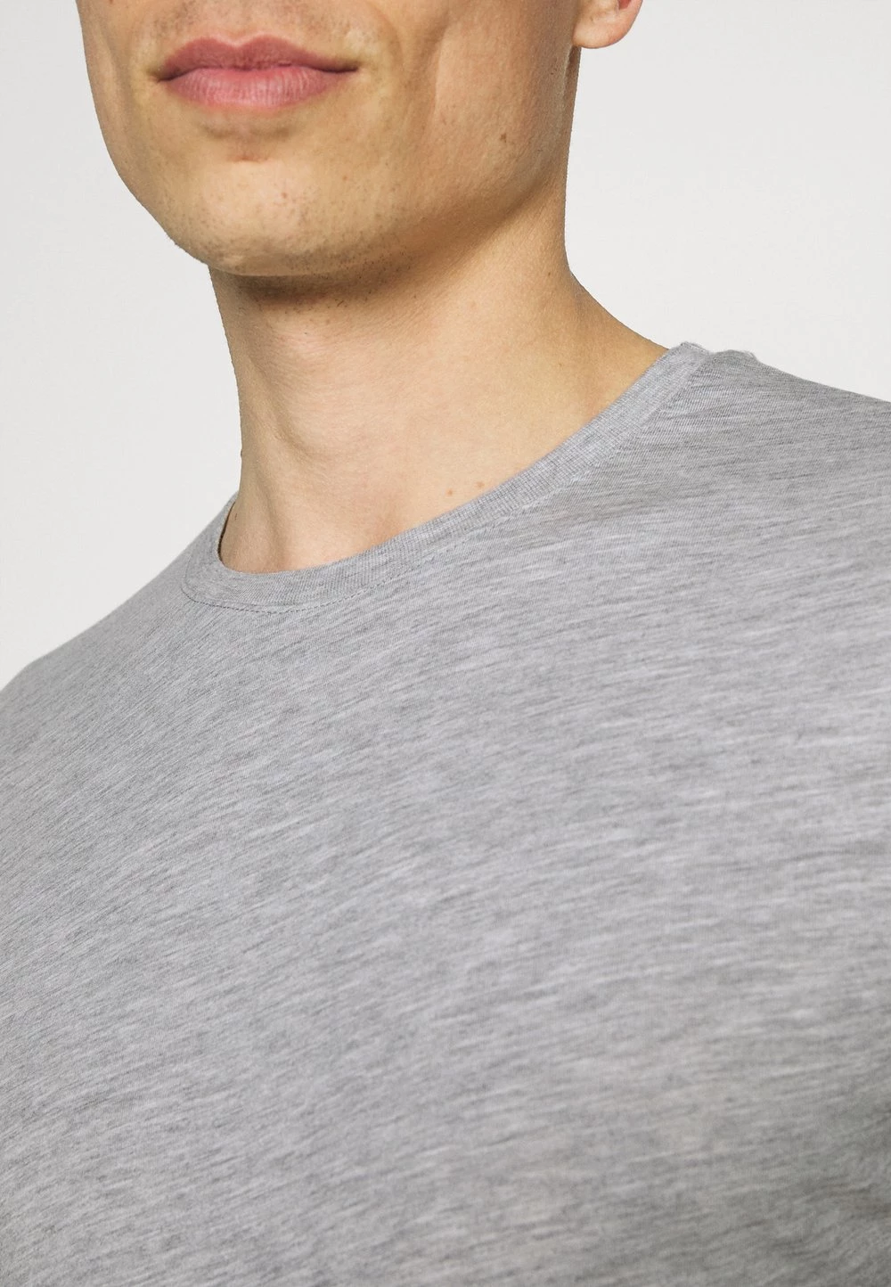 Prix Cassé Pier One 2 PACK - T-shirt à manches longues t-shirts col rond homme 7 Prix Cassé Pier One 2 PACK - T-shirt à manches longues t-shirts col rond homme – Image 5