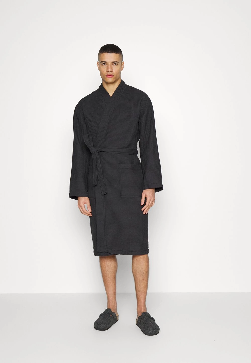 Prix Malin Pier One Peignoir sous-vêtements & chaussettes col châle homme 4 Prix Malin Pier One Peignoir sous-vêtements & chaussettes col châle homme – Image 2