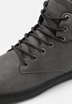 Pier One Baskets montantes Pas Cher baskets & sneakers rond homme -Promos Pier One Boutique cf2d50cc80484f929bba64328e6396ad