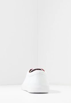 Pier One UNISEX - Baskets basses Faible Prix sneakers rond 12 Pier One UNISEX - Baskets basses Faible Prix sneakers rond -Promos Pier One Boutique d2771c5e3afe4ebc984199e3bf989b78