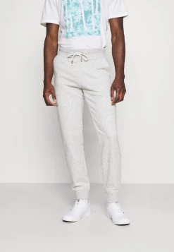 Pier One Meilleur Prix Garanti 3 PACK - Pantalon de survêtement pantalons normale homme -Promos Pier One Boutique d679c40ba0d14e65a4301cbba3b7065f