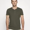 Pier One Prix Gelé T-shirt basique t-shirts col tunisien homme