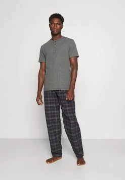 Pier One Prix Compétitif LOUNGE HENLEY TEE - Haut de pyjama pyjamas col tunisien homme 12 Pier One Prix Compétitif LOUNGE HENLEY TEE - Haut de pyjama pyjamas col tunisien homme -Promos Pier One Boutique d85bddd1f05440acaf0227d5307f9beb