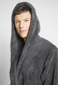 Prix Usine Pier One Peignoir sous-vêtements & chaussettes capuche homme -Promos Pier One Boutique d8bc46bac8fa44929b190c5532f01c02