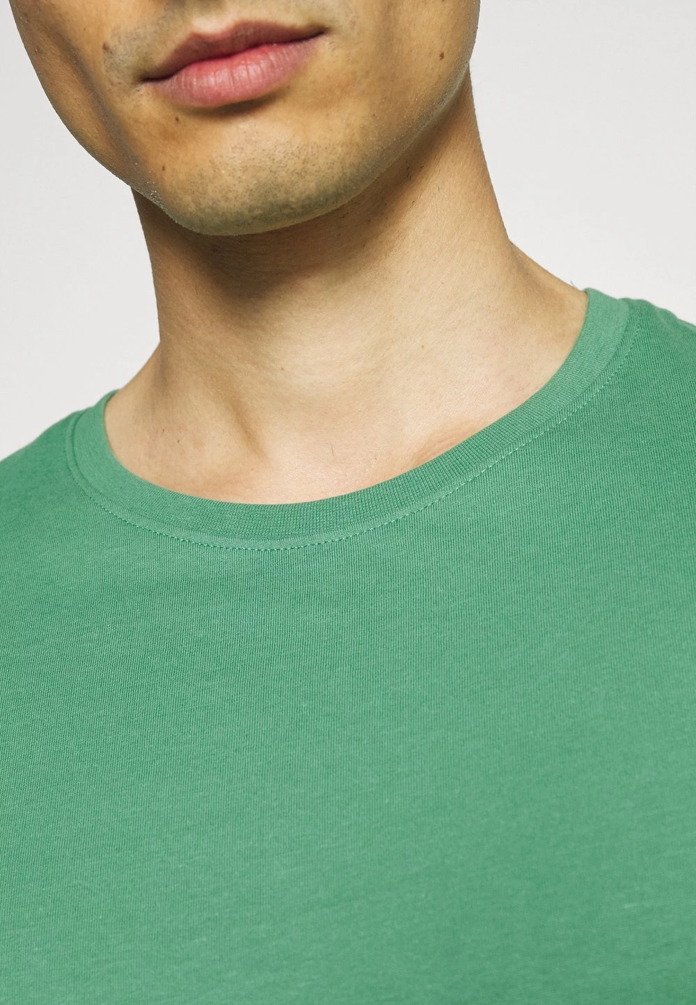 Pier One 5 PACK - T-shirt basique Meilleur Prix Garanti t-shirts col rond homme 11 Pier One 5 PACK - T-shirt basique Meilleur Prix Garanti t-shirts col rond homme – Image 9