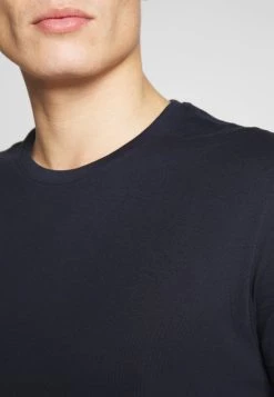 Pier One 2 PACK - T-shirt basique Prix Distinctifs t-shirts col rond homme -Promos Pier One Boutique de6827f8d2cf4a2c856d09a9d7f8109d