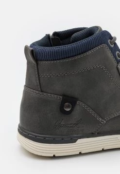 Pier One Baskets montantes Prix Abordable baskets & sneakers rond homme 15 Pier One Baskets montantes Prix Abordable baskets & sneakers rond homme -Promos Pier One Boutique e2feeff905044e28bf9eadd1fe4102b3