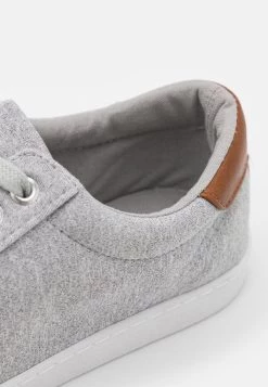 Pier One UNISEX - Baskets basses Assurance De l’Authenticité baskets & sneakers rond 13 Pier One UNISEX - Baskets basses Assurance De l’Authenticité baskets & sneakers rond -Promos Pier One Boutique e5ca0e45c1bb4e1d99097fe1df4db45d