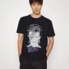 Haute Qualité Pier One BOWIE TEE - T-shirt imprimé t-shirts col rond homme 1 Haute Qualité Pier One BOWIE TEE - T-shirt imprimé t-shirts col rond homme -Promos Pier One Boutique e5cadbf2f73f45dbba468f98ef9f608d