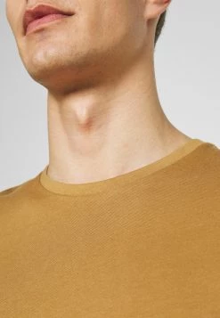 Pier One 5 PACK - T-shirt basique Prix Sacrifiés t-shirts col rond homme 30 Pier One 5 PACK - T-shirt basique Prix Sacrifiés t-shirts col rond homme -Promos Pier One Boutique e6d788f84bb349b1a0ea875ccf85985b