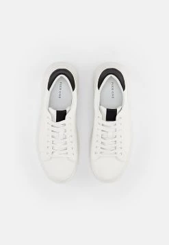 Pier One Baskets basses Bon Rapport Coût-Efficacité baskets & sneakers rond unisex 11 Pier One Baskets basses Bon Rapport Coût-Efficacité baskets & sneakers rond unisex -Promos Pier One Boutique e9af590107f34102b6e7d896bf4f13f7