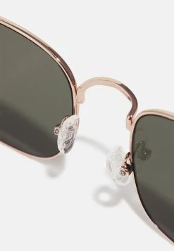 Prix Distinctifs Pier One Lunettes de soleil rectangulaire homme 7 Prix Distinctifs Pier One Lunettes de soleil rectangulaire homme -Promos Pier One Boutique ec03044e405d4ac4b2c2f7c92014951a