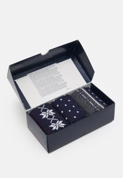 Pier One XMAS GIFT BOX 3 PACK - Chaussettes Prix Gelé sous-vêtements & chaussettes à pois homme -Promos Pier One Boutique f05976a9733f492fb49a7ebacd5e053d