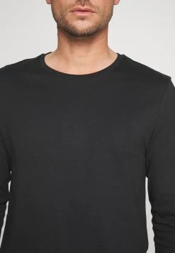 En promotion Pier One 2 PACK - T-shirt à manches longues t-shirts col rond homme 20 En promotion Pier One 2 PACK - T-shirt à manches longues t-shirts col rond homme -Promos Pier One Boutique f0a28af1295b4a3493b2067c515db83b