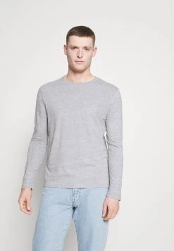 Pier One 5 PACK - T-shirt à manches longues Prix Exclusifs t-shirts col rond homme -Promos Pier One Boutique f1774a4a7a3f444e865f7b6e75b4c3ba