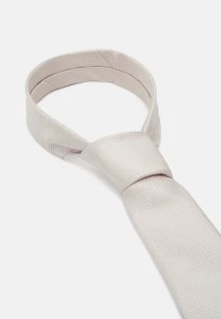 Pier One En Remise Cravate cravates et nœuds papillon couleur unie homme 17 Pier One En Remise Cravate cravates et nœuds papillon couleur unie homme -Promos Pier One Boutique f45c81509d4442f9bc8a37e0d92e103b