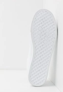 Pier One UNISEX - Baskets basses Rabais sneakers rond homme -Promos Pier One Boutique f6f439c1c8a34a16a70976b7ffa88758