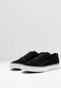 Pier One Baskets basses Prix Affortable sneakers rond homme -Promos Pier One Boutique f7acdc20572e4b868116aaf4e00abd94