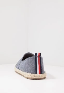 Pier One 50% Off De Vente UNISEX - Espadrilles chaussures basses rond -Promos Pier One Boutique f82abf9748144240a63690b545b4344d