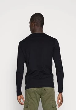 Pier One 2 PACK - T-shirt à manches longues Prix Allégé t-shirts & polos col rond homme 14 Pier One 2 PACK - T-shirt à manches longues Prix Allégé t-shirts & polos col rond homme -Promos Pier One Boutique f9dd2c367aa54e60a50b46674e02c572