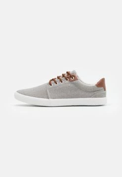 Prix Avantageux Pier One UNISEX - Baskets basses sneakers rond 24 Prix Avantageux Pier One UNISEX - Baskets basses sneakers rond -Promos Pier One Boutique fa3455bcb8014f2fa0b8ab23f1a9bc93 1