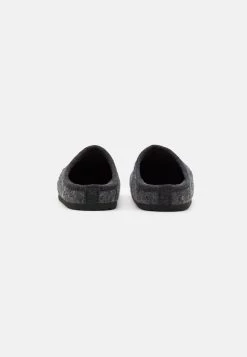 Pier One UNISEX - Chaussons Soldes rond homme -Promos Pier One Boutique ff82422ba7554556b42a0954e09f3430